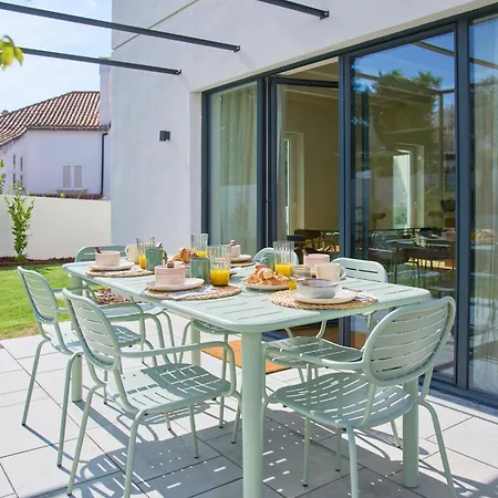 Luxury By The Sea W Salty Pool, By Timecooler Villa
